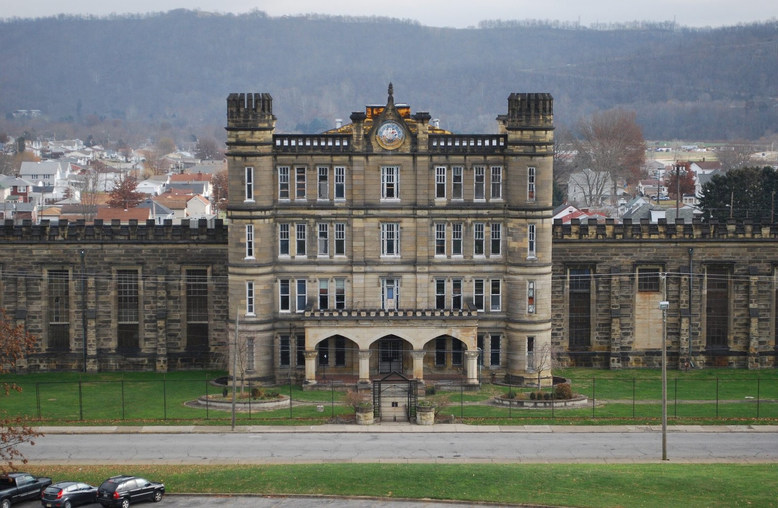 West Virginia State Penitentiary — Moundsville, WV (image credits: wikimedia)