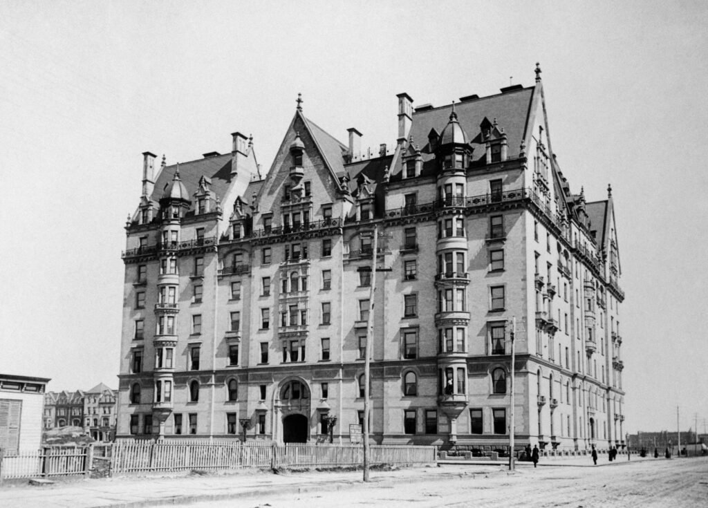 15 Historic Buildings in the USA With Dark and Forgotten Pasts