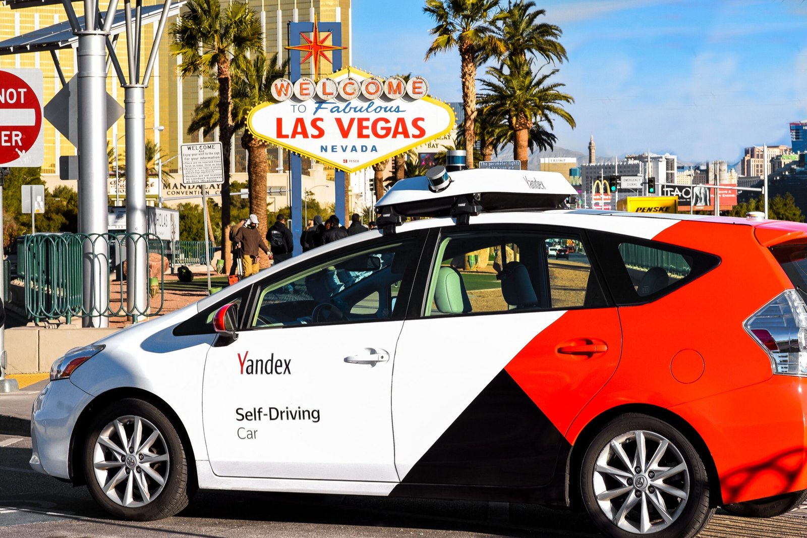 Total Recall’s Self-Driving Cabs Are Here (image credits: wikimedia)