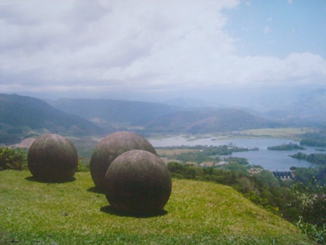 Stone Spheres of Costa Rica (image credits: wikimedia)