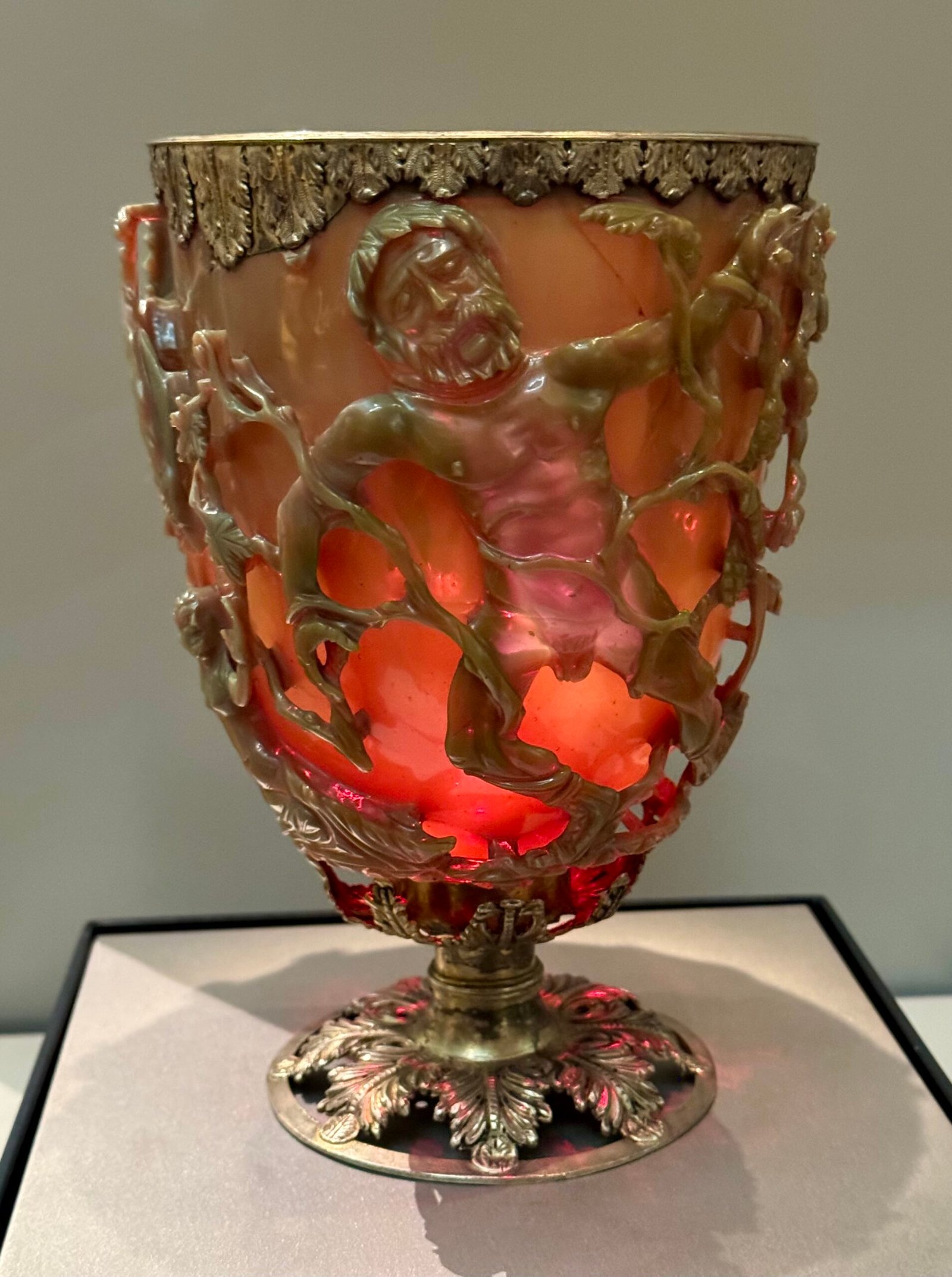 Lycurgus Cup (Rome, 4th Century CE) (image credits: wikimedia)
