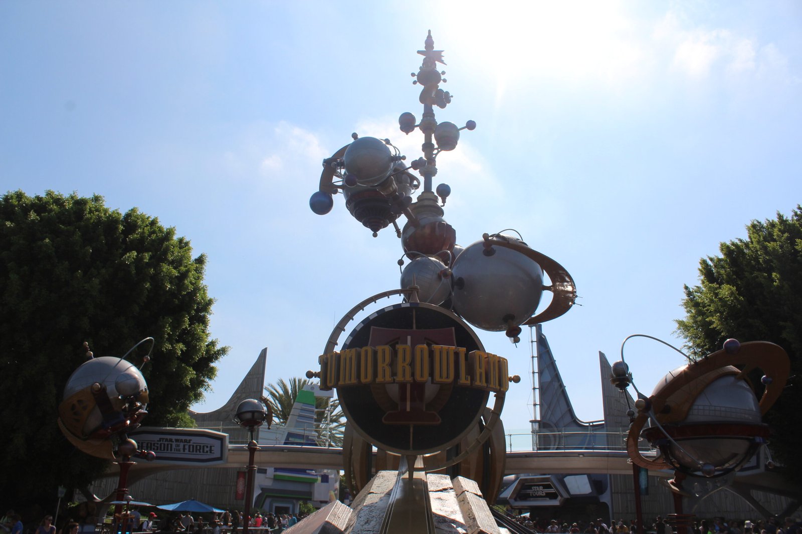 Tomorrowland 2015 – Dancing Through the Lightning (image credits: wikimedia)