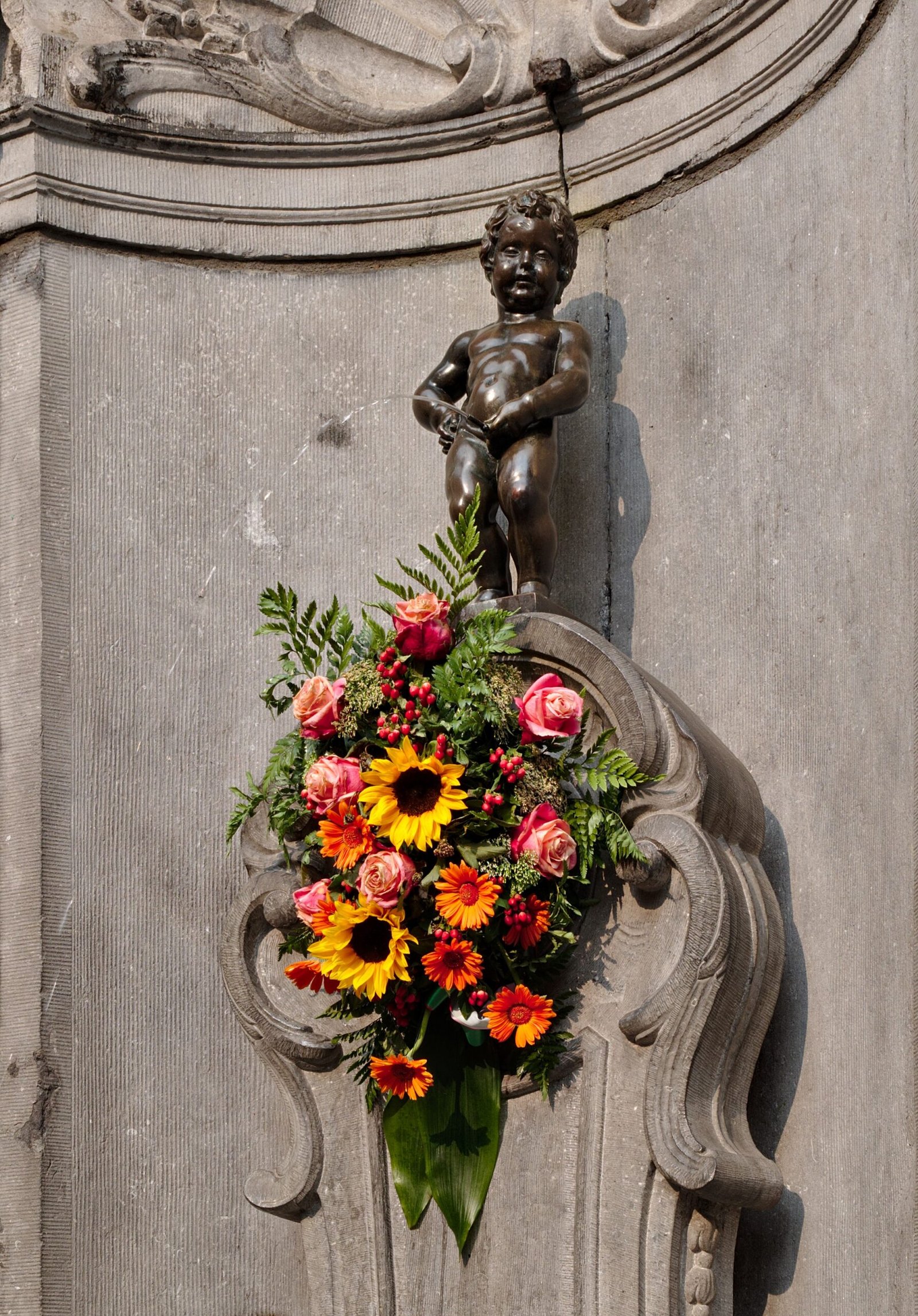 Manneken Pis (Belgium) (image credits: wikimedia)