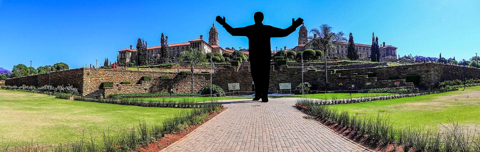 Nelson Mandela Statue (South Africa) (image credits: wikimedia)