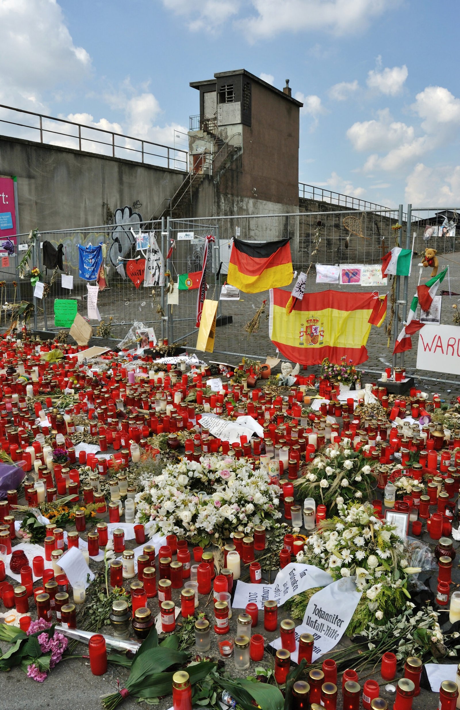 Love Parade Disaster (2010) – Stampede Tragedy (image credits: wikimedia)