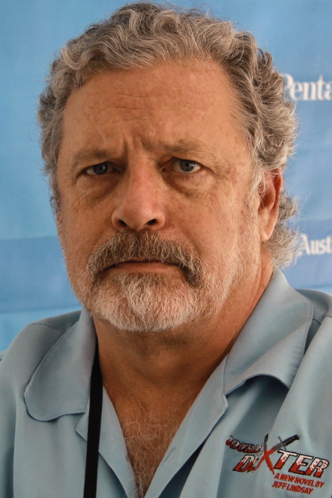 Jeff Lindsay – Darkly Dreaming Dexter (image credits: wikimedia)