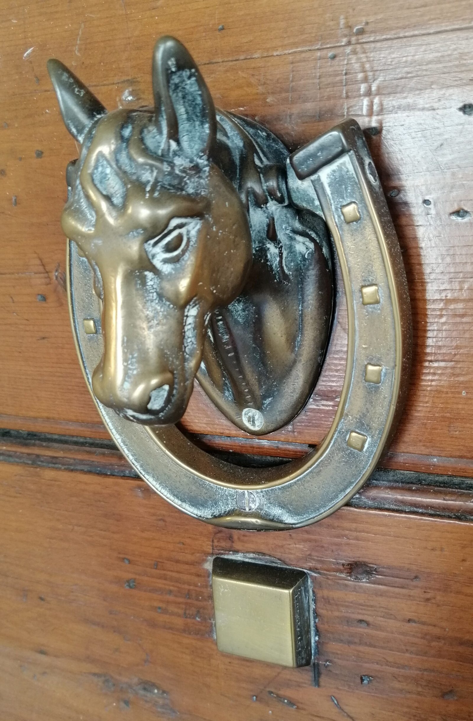 Horseshoes Bring Good Luck (If Hung the Right Way) (image credits: wikimedia)
