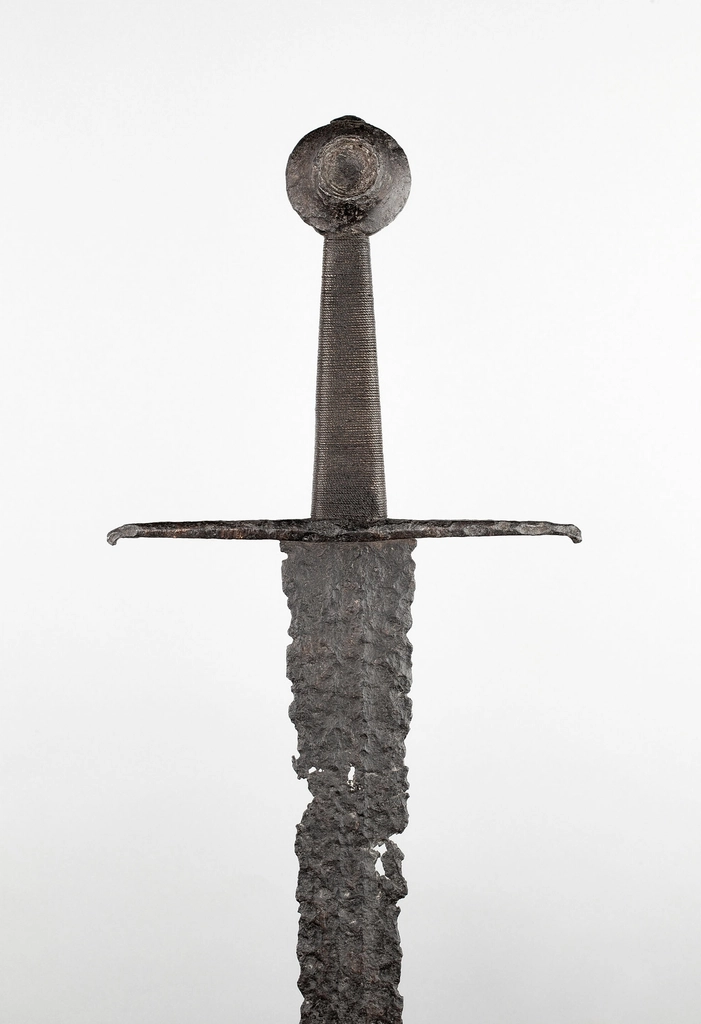 Sword or Dagger (image credits: rawpixel)