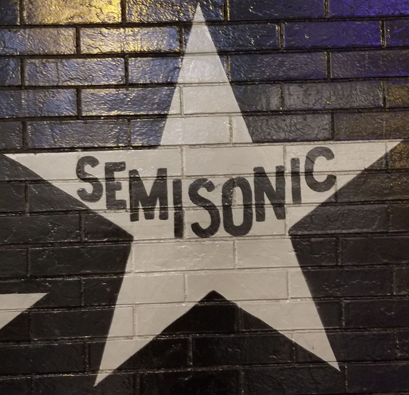 Semisonic – “Closing Time” (image credits: wikimedia)