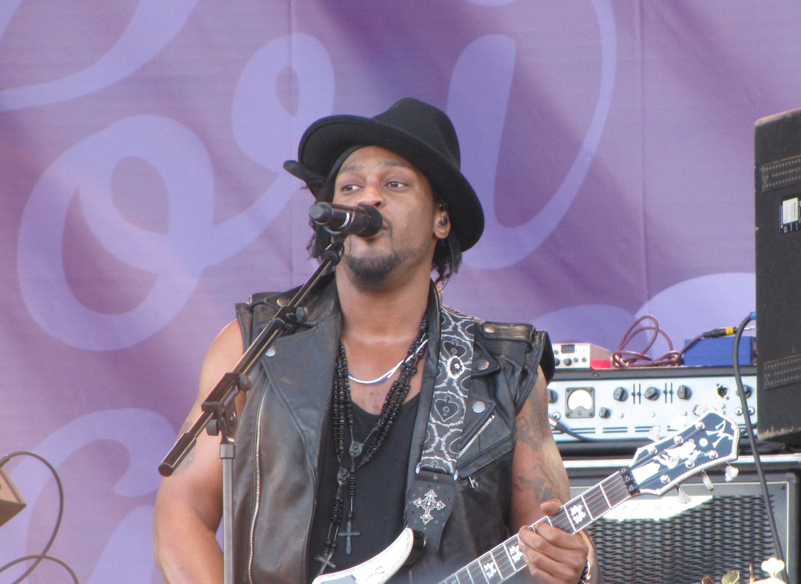 D’Angelo – Voodoo (2000) (image credits: wikimedia)