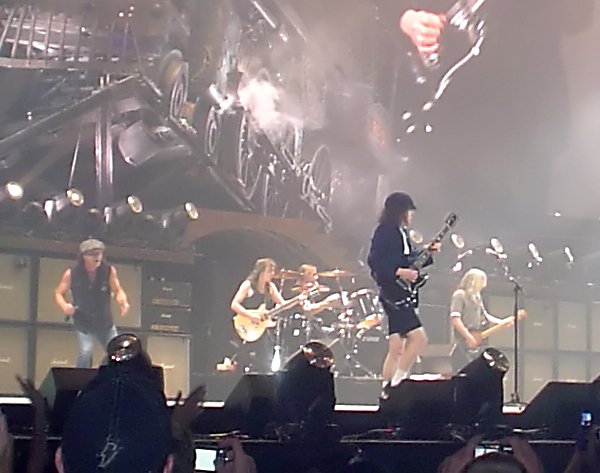 AC/DC – Back in Black (1980) (image credits: wikimedia)