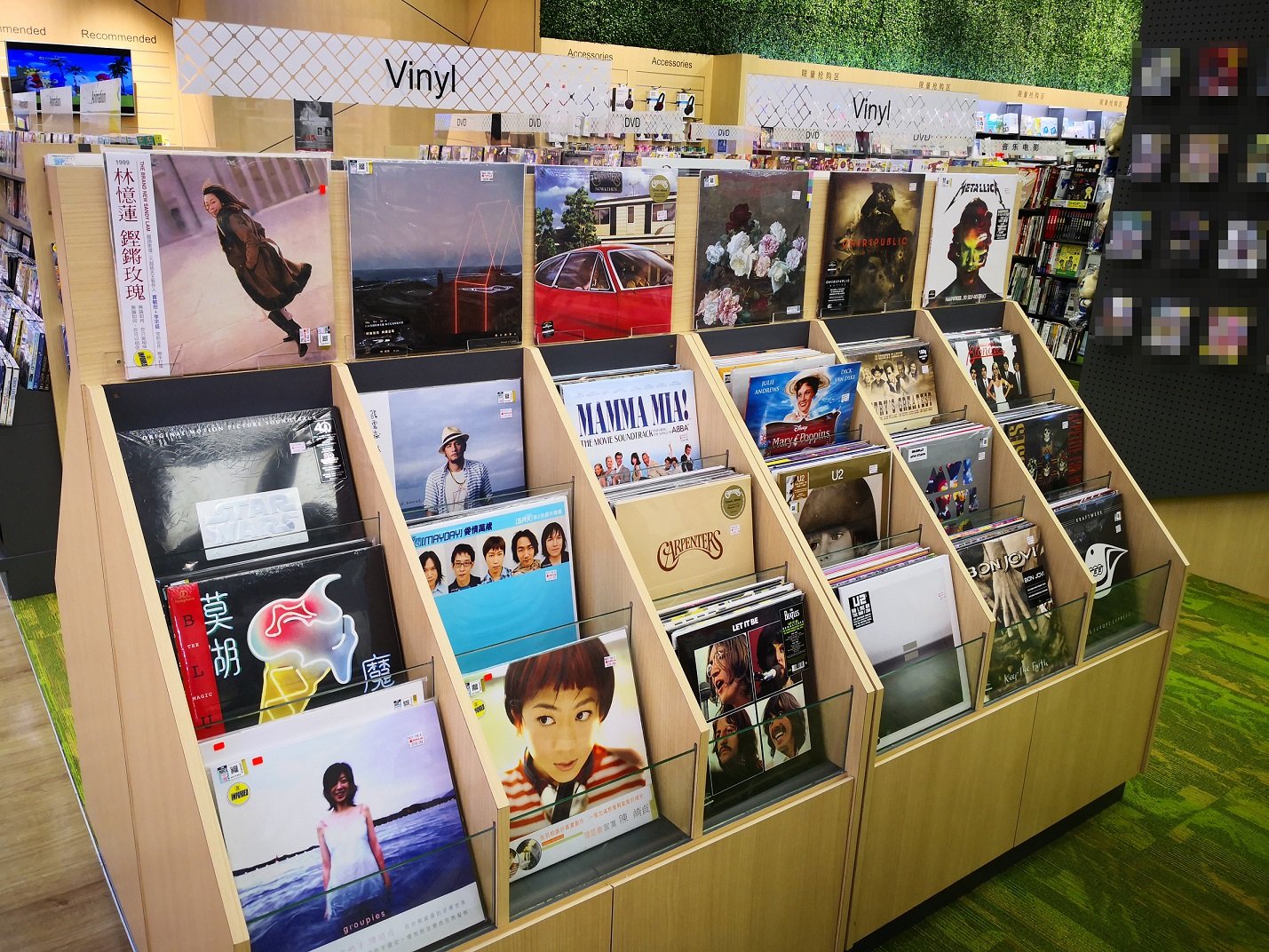 Vinyl in the Age of Streaming (image credits: wikimedia)