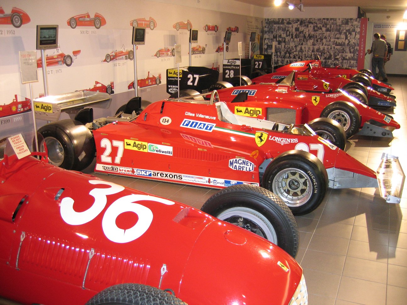 Origins: The Birth of an Icon (image credits: wikimedia)