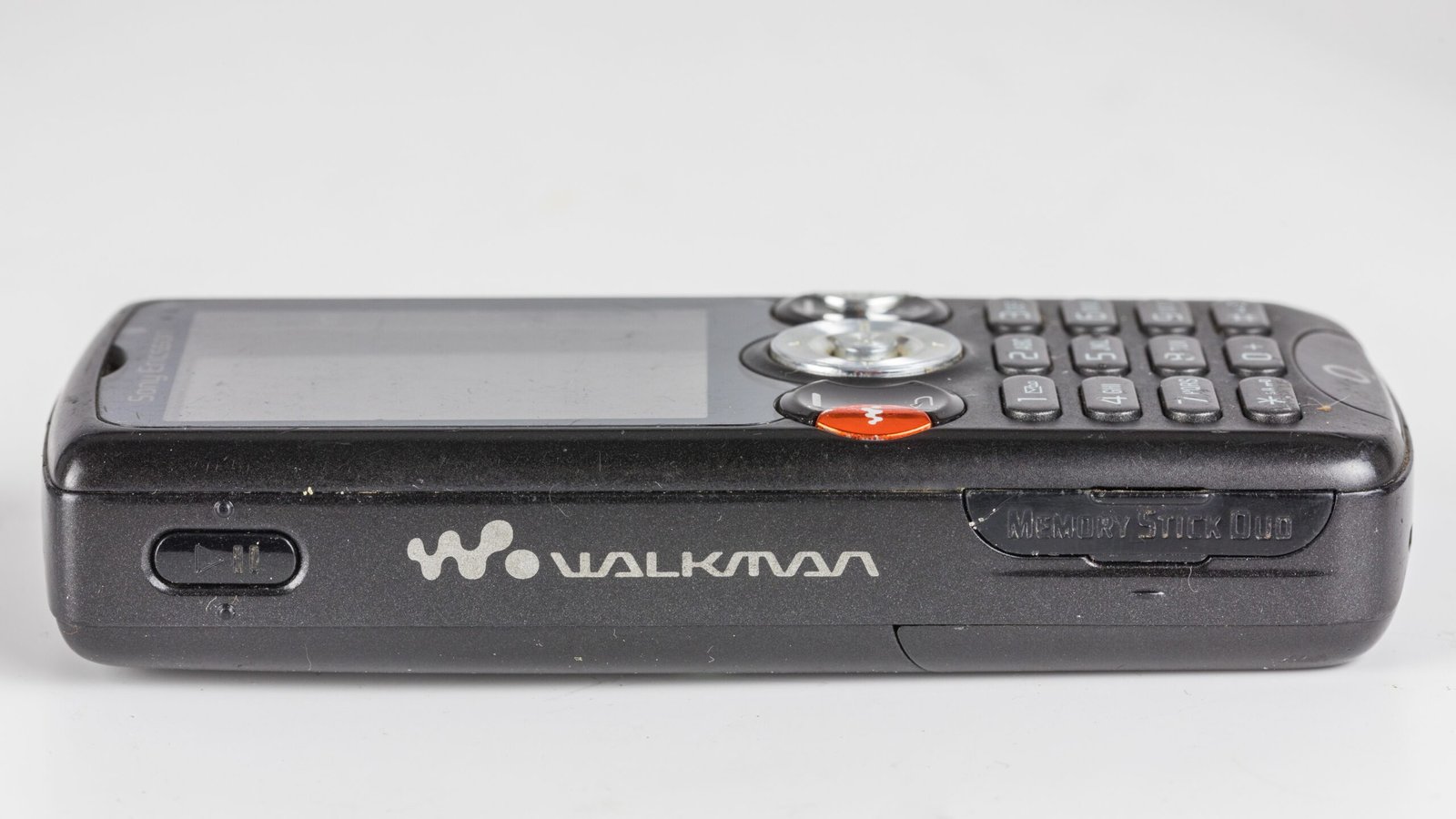 The 2000s: The Ringtone Craze Shortens Everything (image credits: wikimedia)