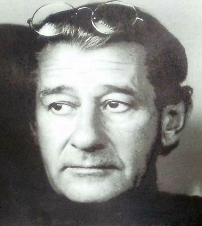 12. Helmut Newton: Provocative and Unapologetic (image credits: wikimedia)