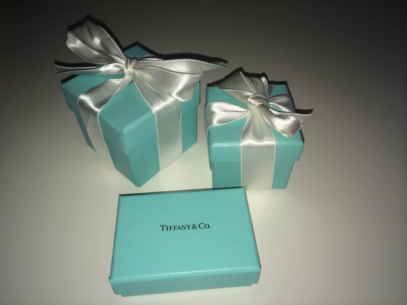 Tiffany & Co.: Blue Boxes and Big Dreams (image credits: wikimedia)