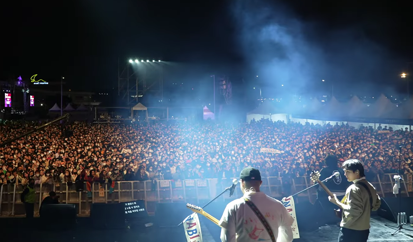 Indie Music Festivals: A Platform for Discovery (image credits: wikimedia)