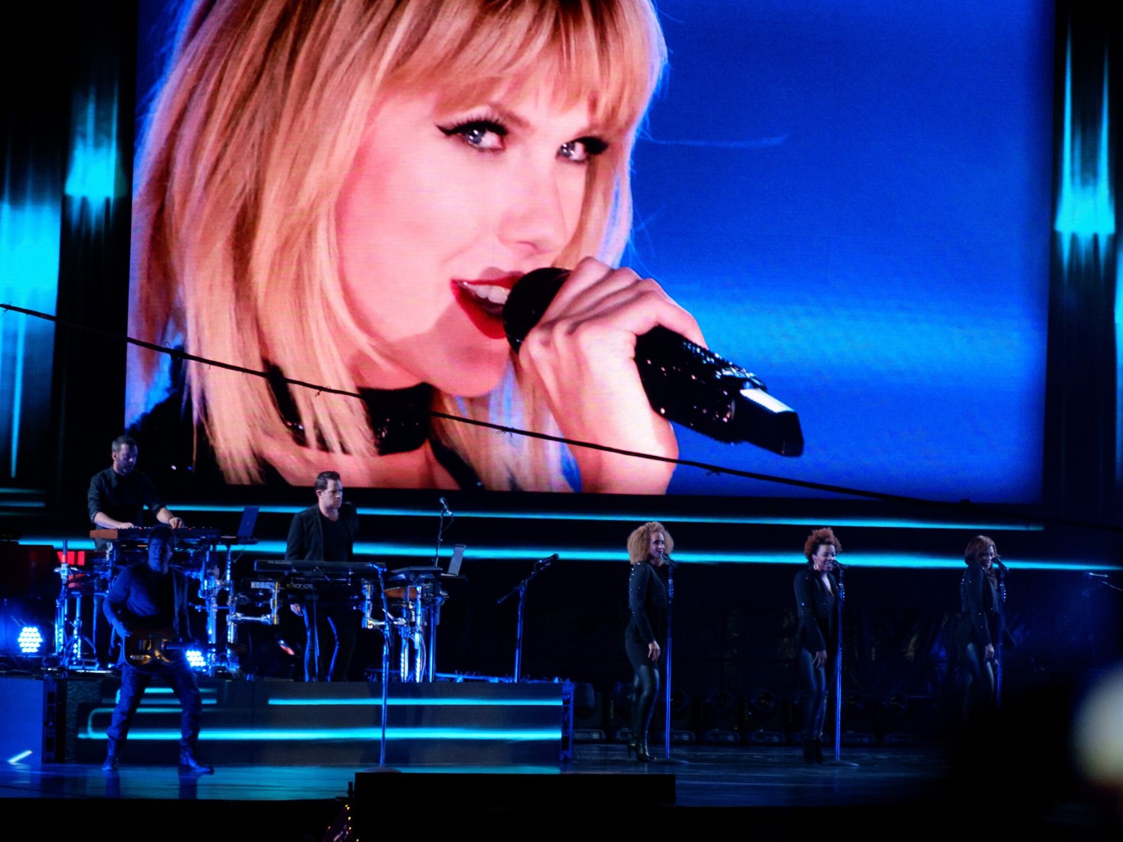 Taylor Swift’s Historic Album Sales and Streaming Records (2020s) (image credits: wikimedia)