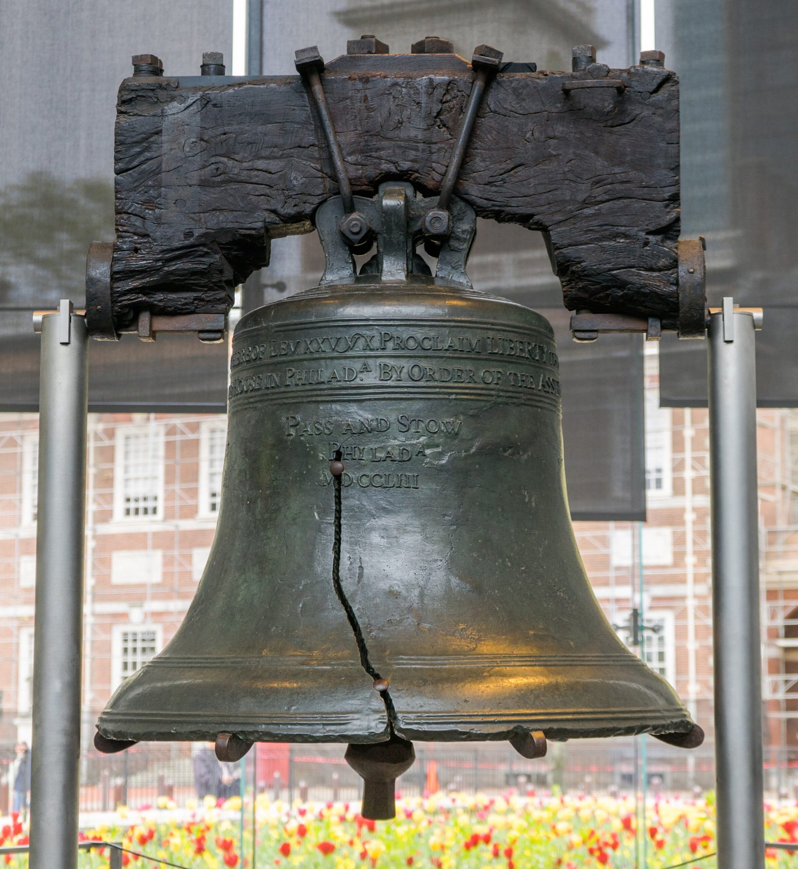 The Liberty Bell’s Mysterious Crack (image credits: wikimedia)