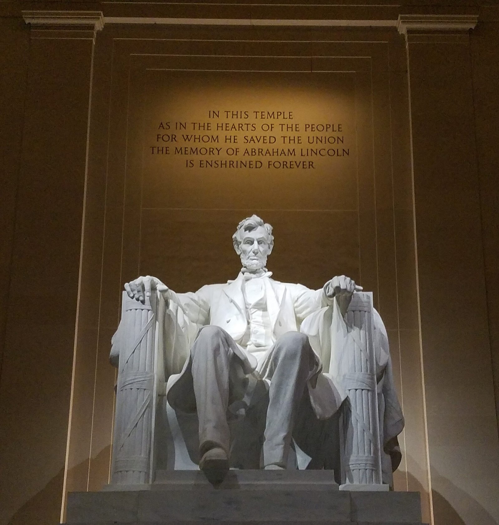 The Lincoln Memorial’s Hidden Hands (image credits: wikimedia)