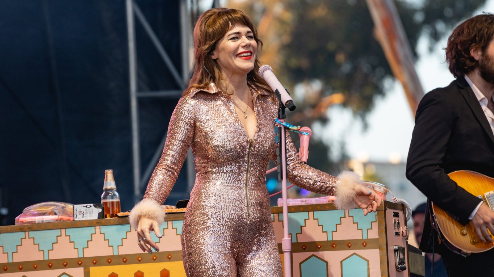 Jenny Lewis & The Watson Twins – “Handle With Care” (Traveling Wilburys) (image credits: wikimedia)