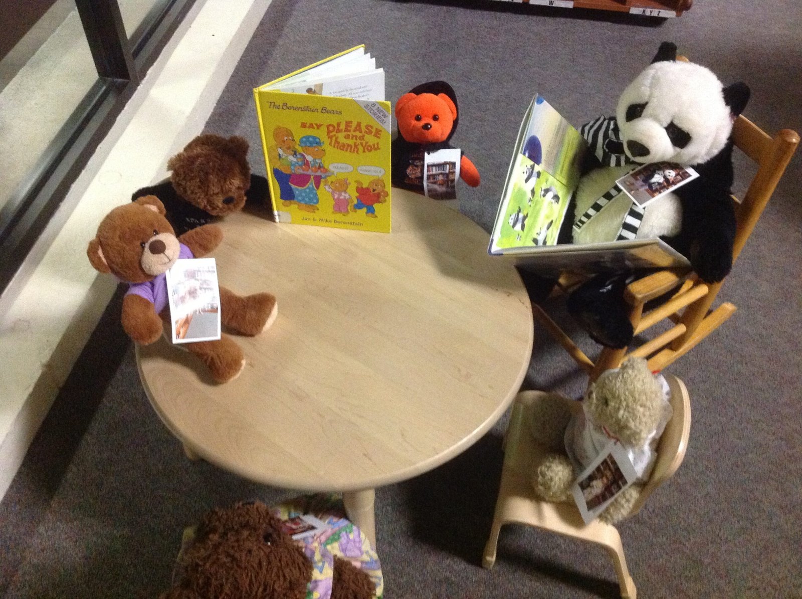 The Bear Family That Taught Life Lessons (image credits: wikimedia)