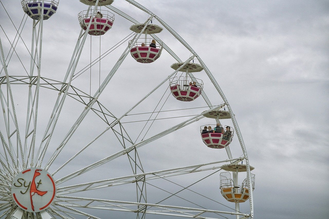 2. Which festival is instantly recognizable by its giant Ferris wheel and desert sunsets? (image credits: pixabay)