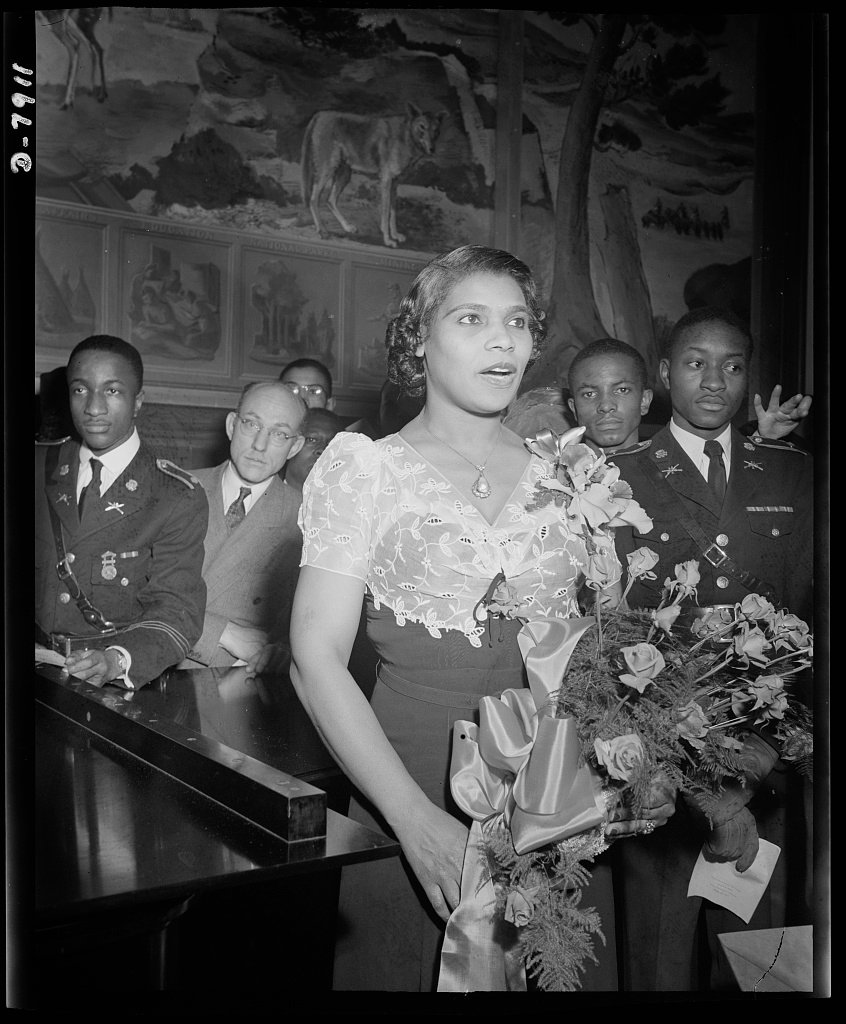 Marian Anderson: Breaking Barriers at the Lincoln Memorial (image credits: wikimedia)