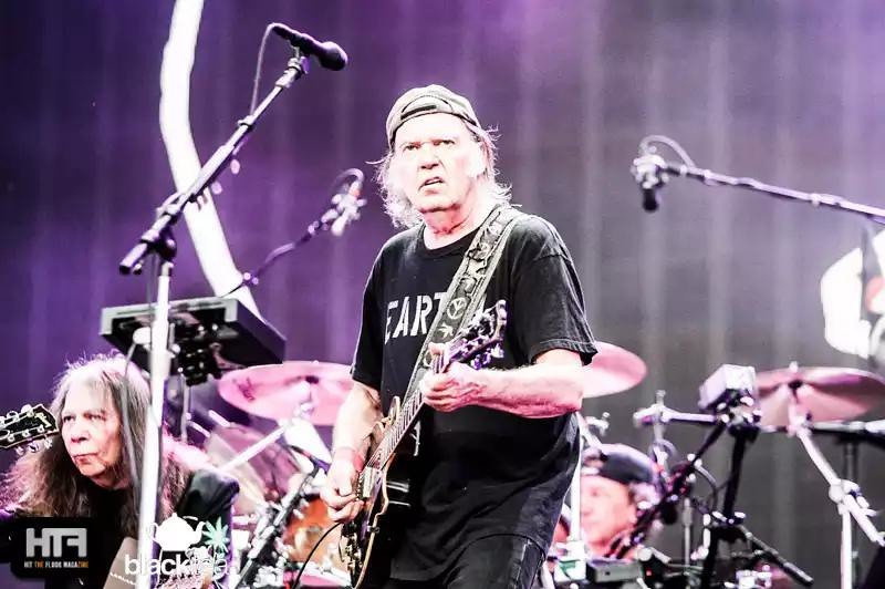 Live Rust (1979) – Neil Young & Crazy Horse (image credits: flickr)