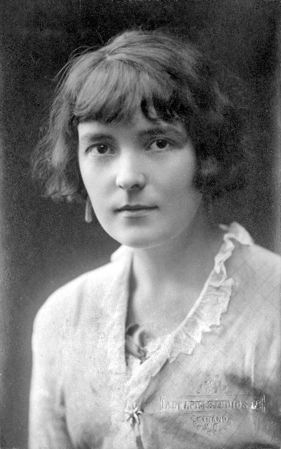 Katherine Mansfield: Pioneer of Modernist Short Fiction (image credits: wikimedia)