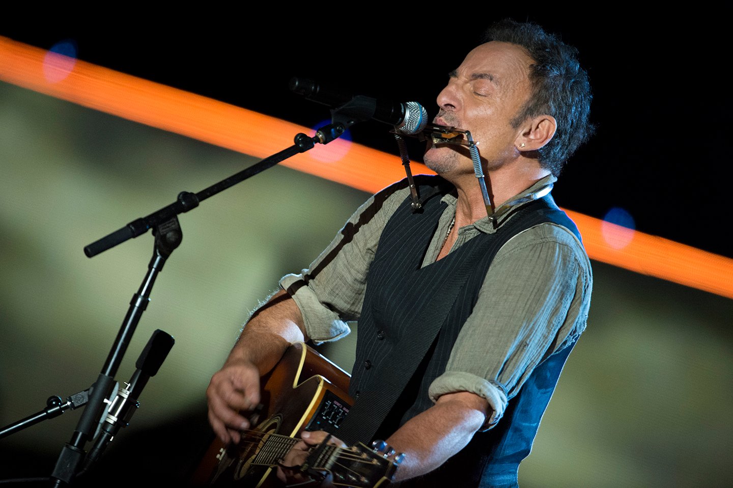 Bruce Springsteen – Born to Run: Heartland Rock’s Redemption (image credits: wikimedia)