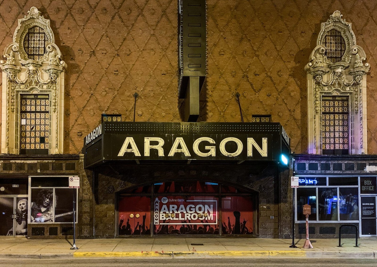 The Aragon Ballroom - Chicago's Dancing Palace (image credits: wikimedia)