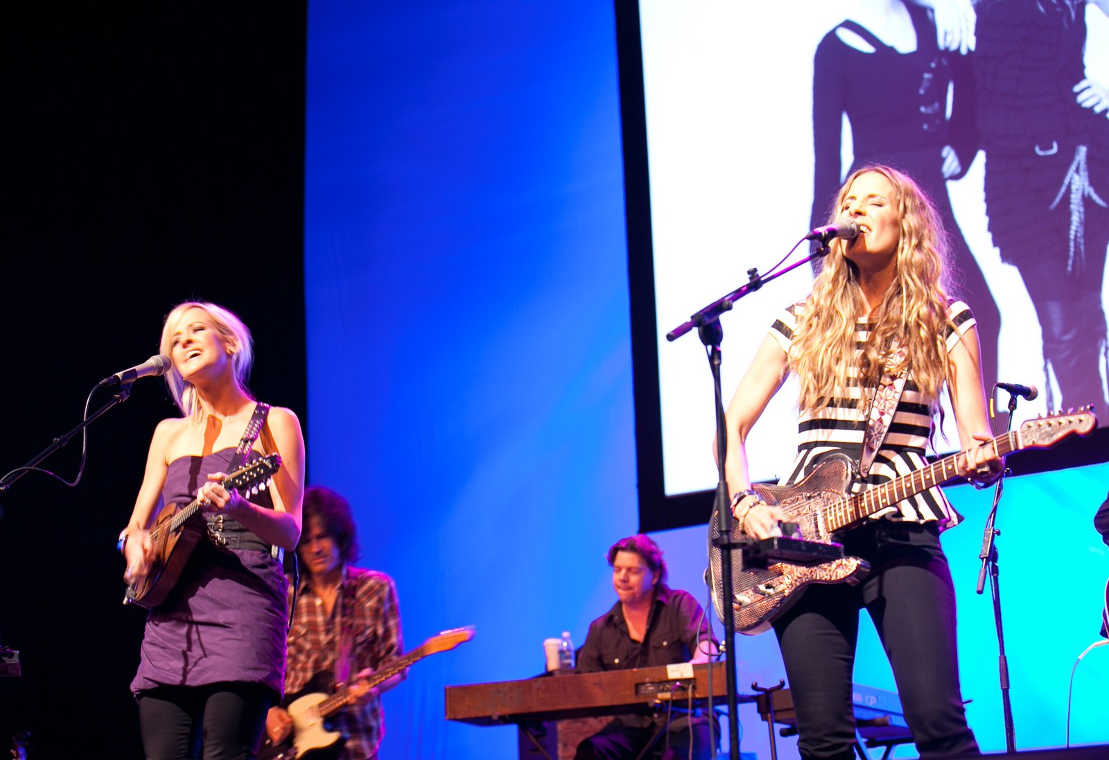 The Dixie Chicks' Dark Comedy of Revenge (image credits: wikimedia)