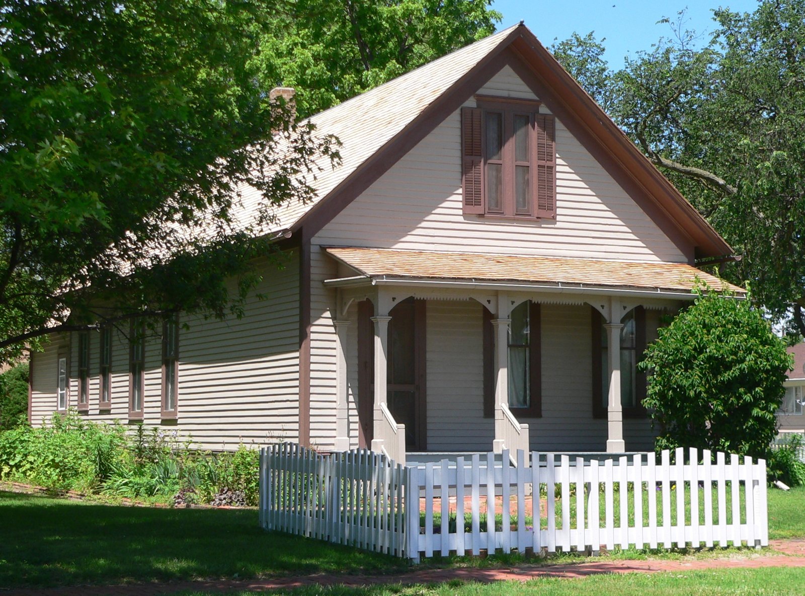 Willa Cather's Red Cloud – Red Cloud, Nebraska (image credits: wikimedia)