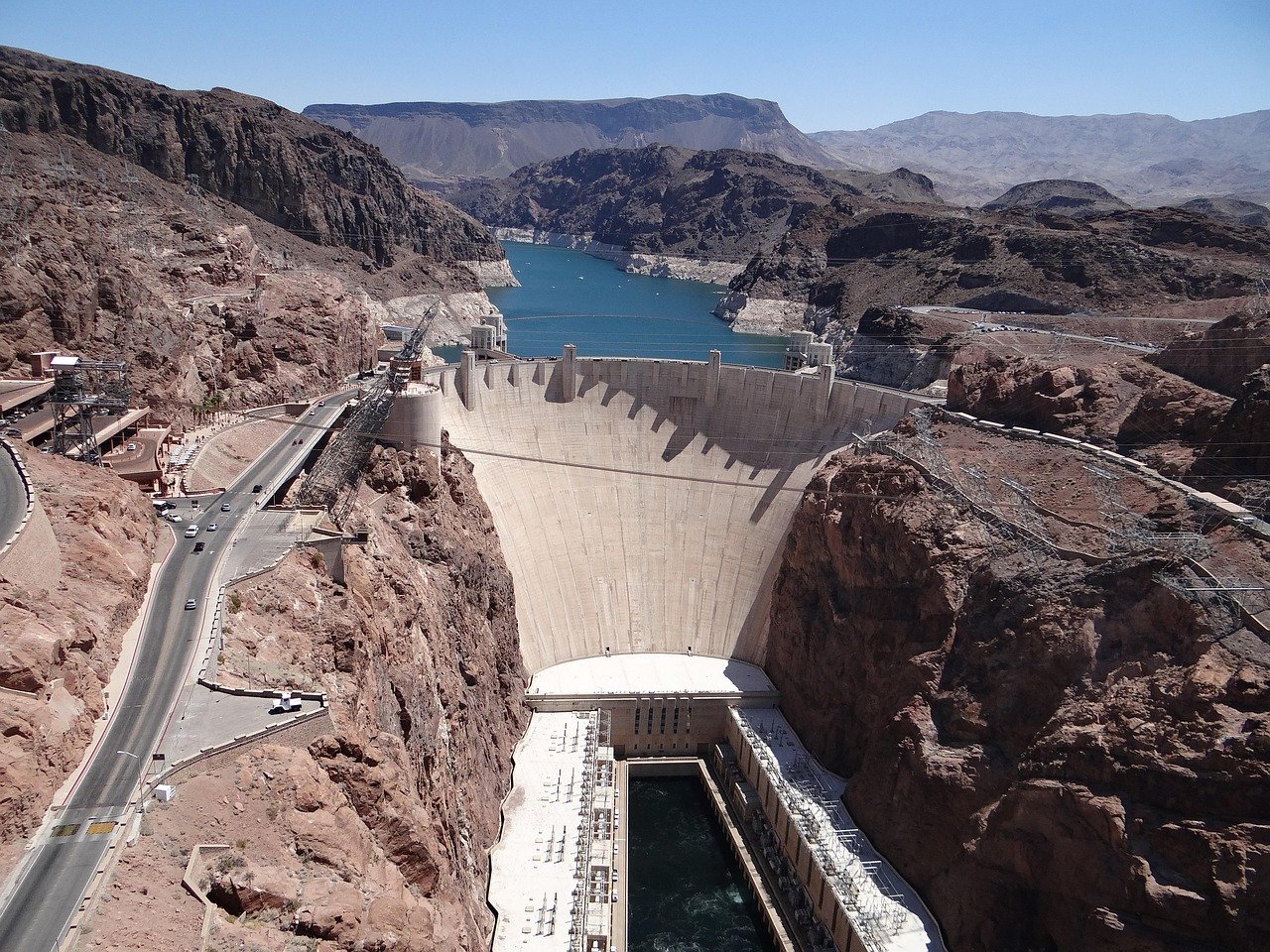 Hoover Dam: Concrete Dreams and Broken Records (image credits: pixabay)