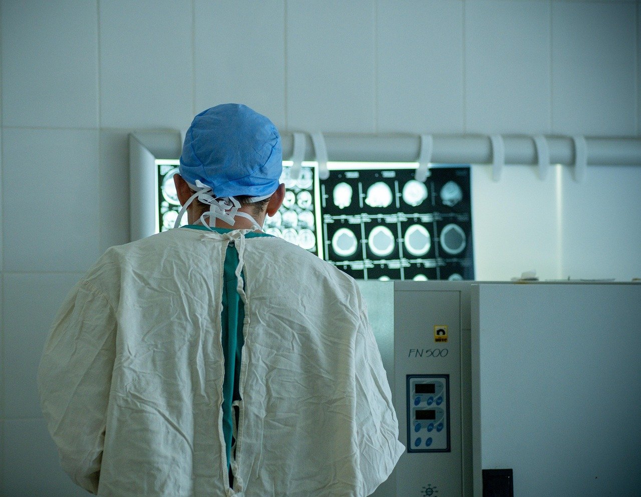 Paul Kalanithi: Facing Death With Bravery and Words (image credits: pixabay)