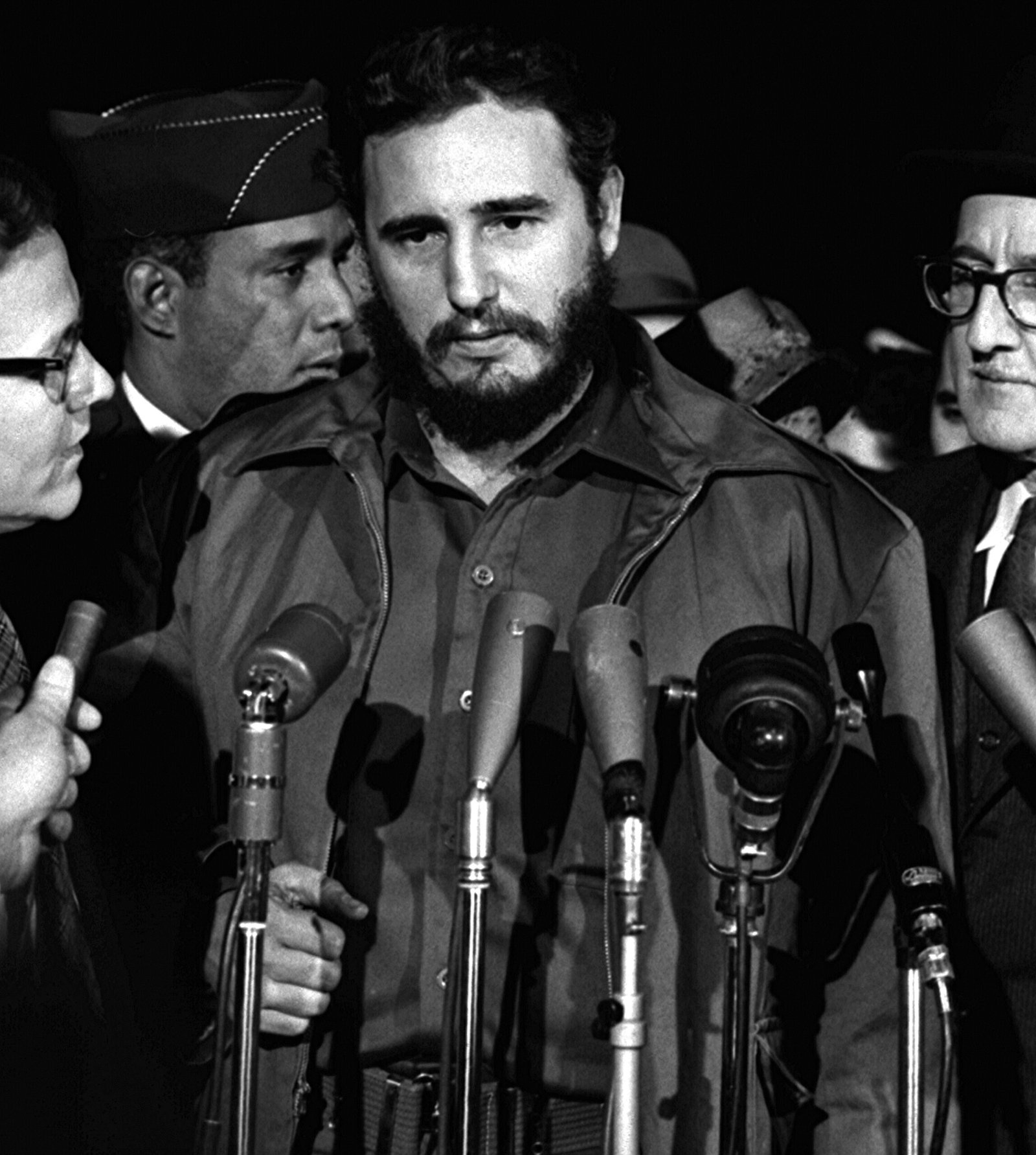 Fidel Castro's Literacy Campaign Reading Circles - Books as Revolution (image credits: wikimedia)