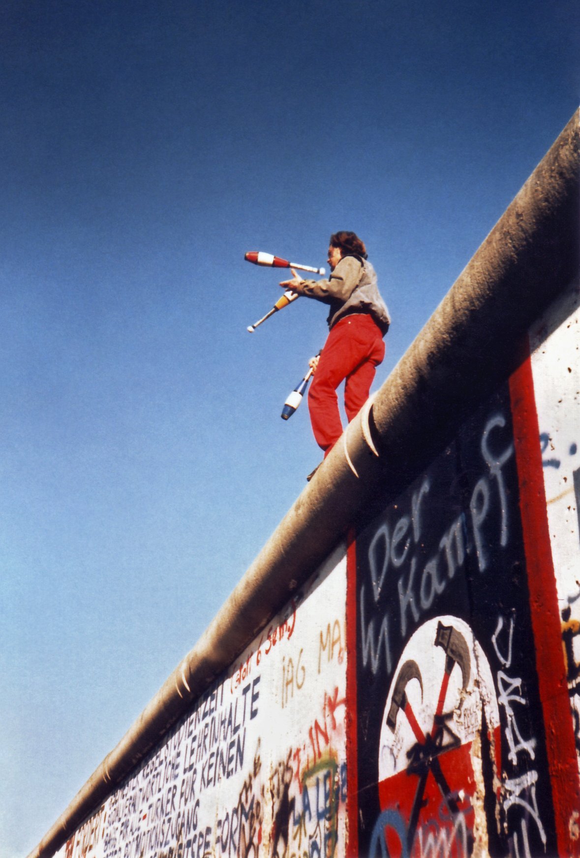 Berlin Wall Celebration: The Party That Reunited Germany (image credits: wikimedia)