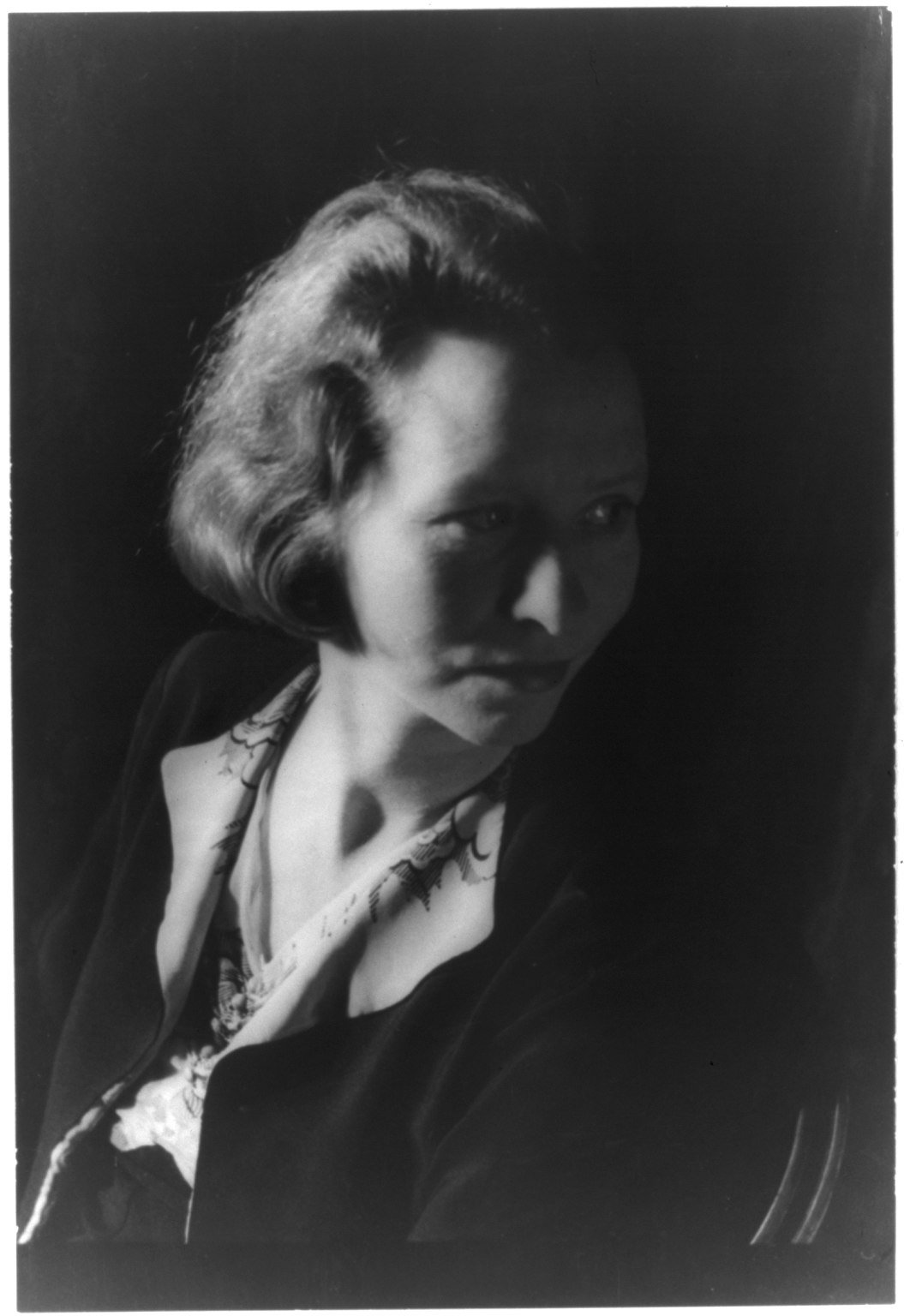 Edna St. Vincent Millay: The Unapologetic Feminist Firebrand (image credits: wikimedia)