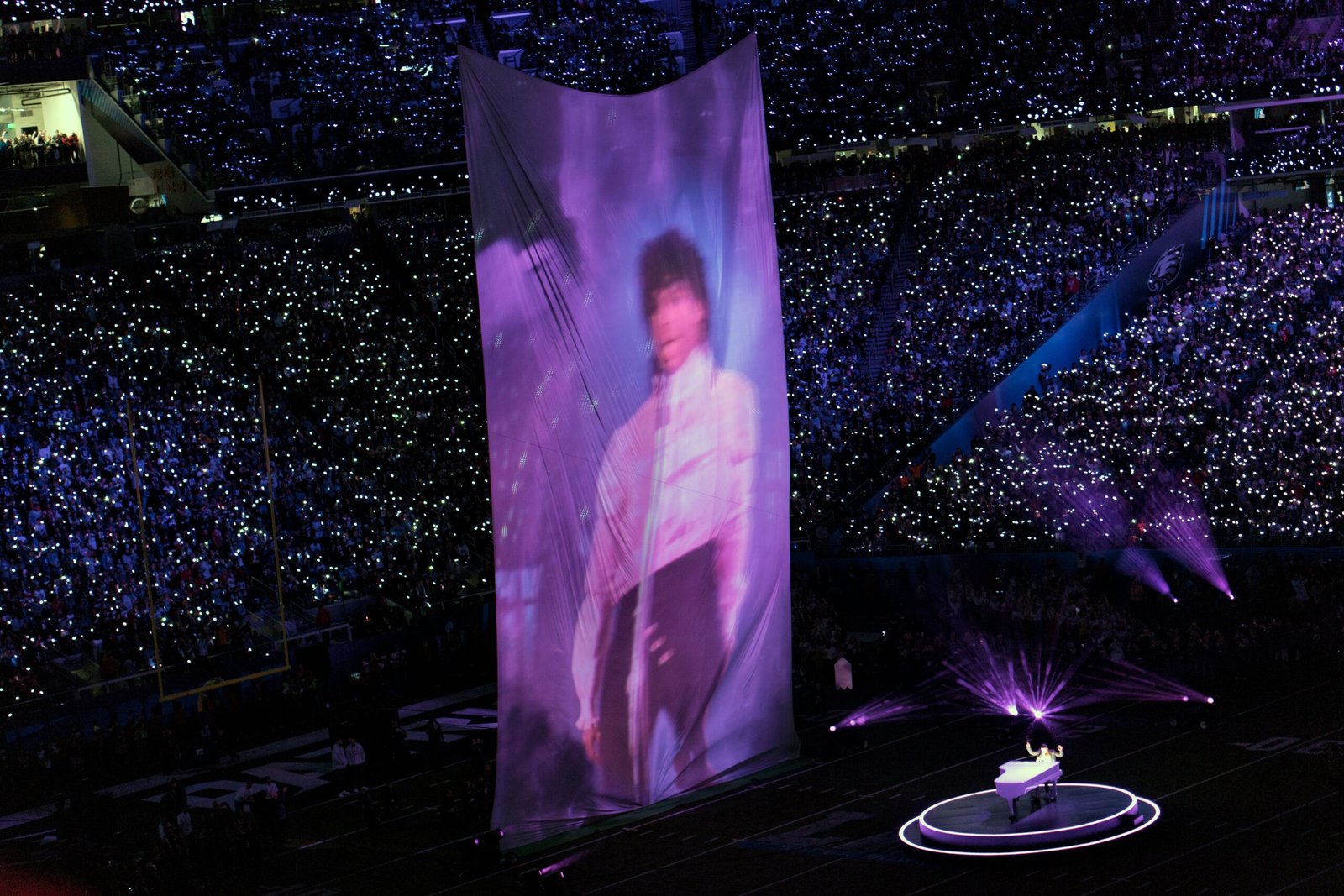 Prince’s Super Bowl Halftime in the Rain (image credits: wikimedia)