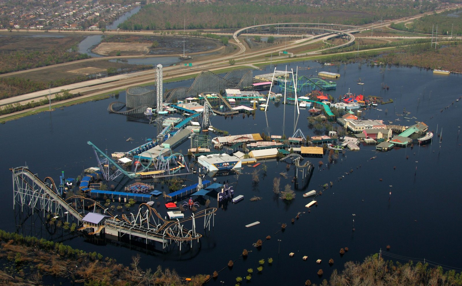 Hurricane Katrina and Salvage the Bones (image credits: wikimedia)