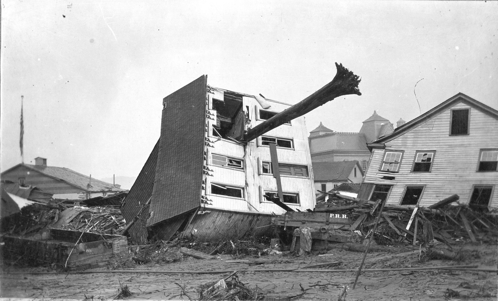 The Johnstown Flood and The Johnstown Flood by David McCullough (image credits: wikimedia)
