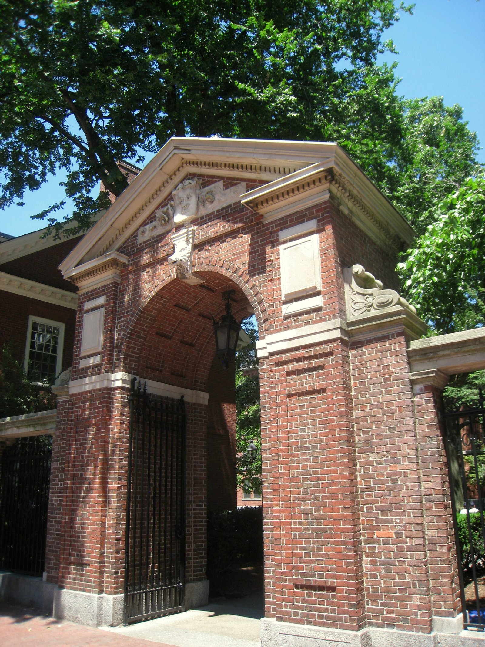 Porcellian Club at Harvard University (image credits: wikimedia)