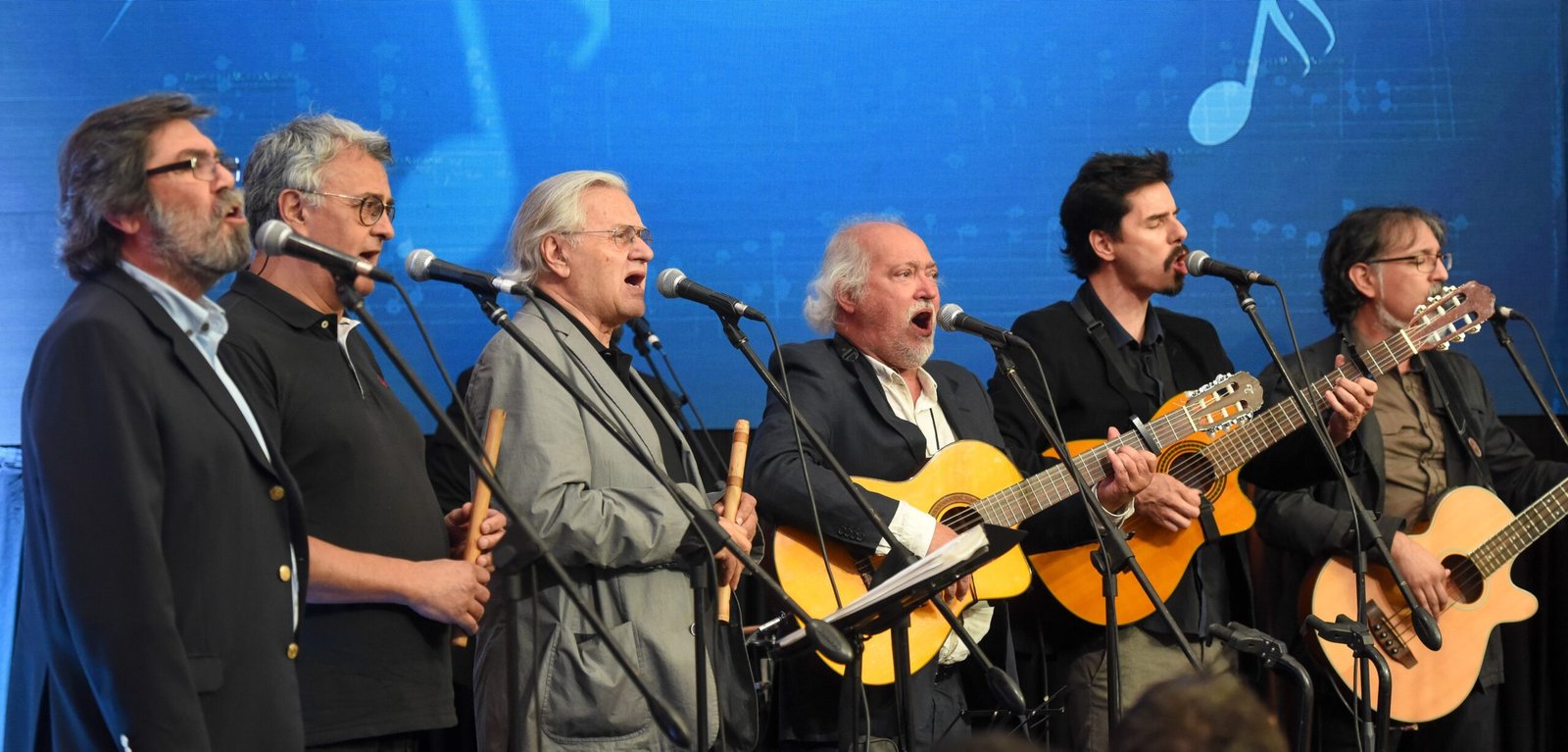 El Pueblo Unido: The Song That Traveled in Suitcases (image credits: wikimedia)