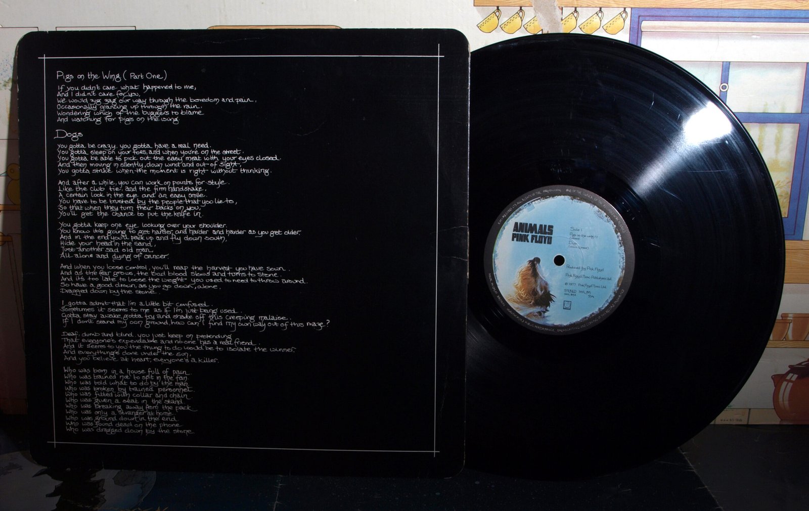 Pink Floyd – Animals (1977) (image credits: wikimedia)