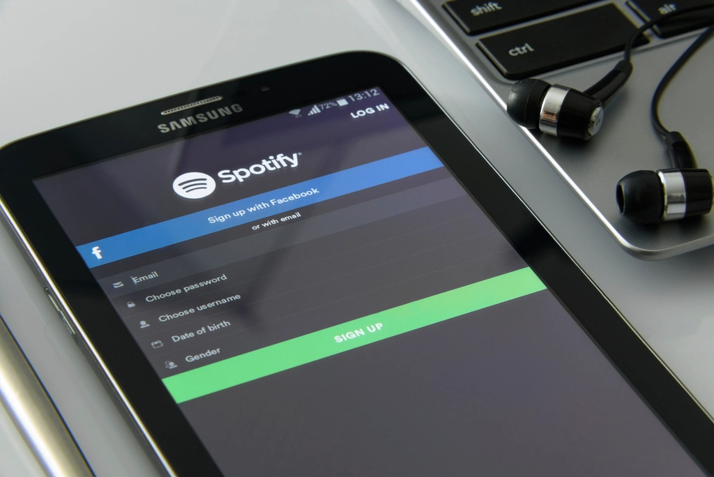 Streaming Era and Algorithmic Censorship (image credits: rawpixel)