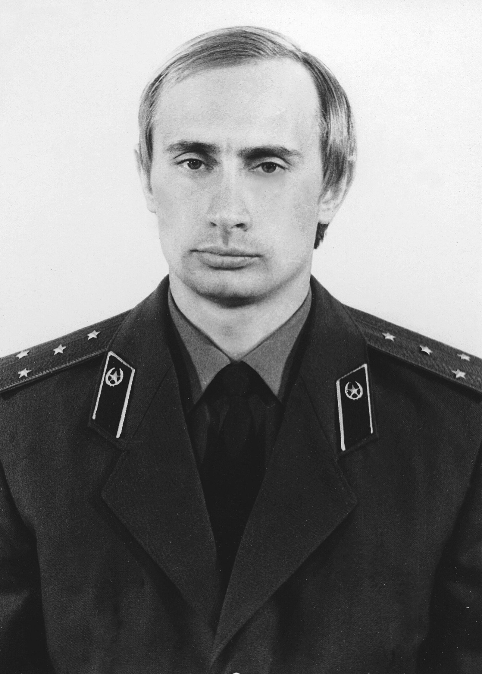 Return to St. Petersburg and Political Awakening (image credits: wikimedia)