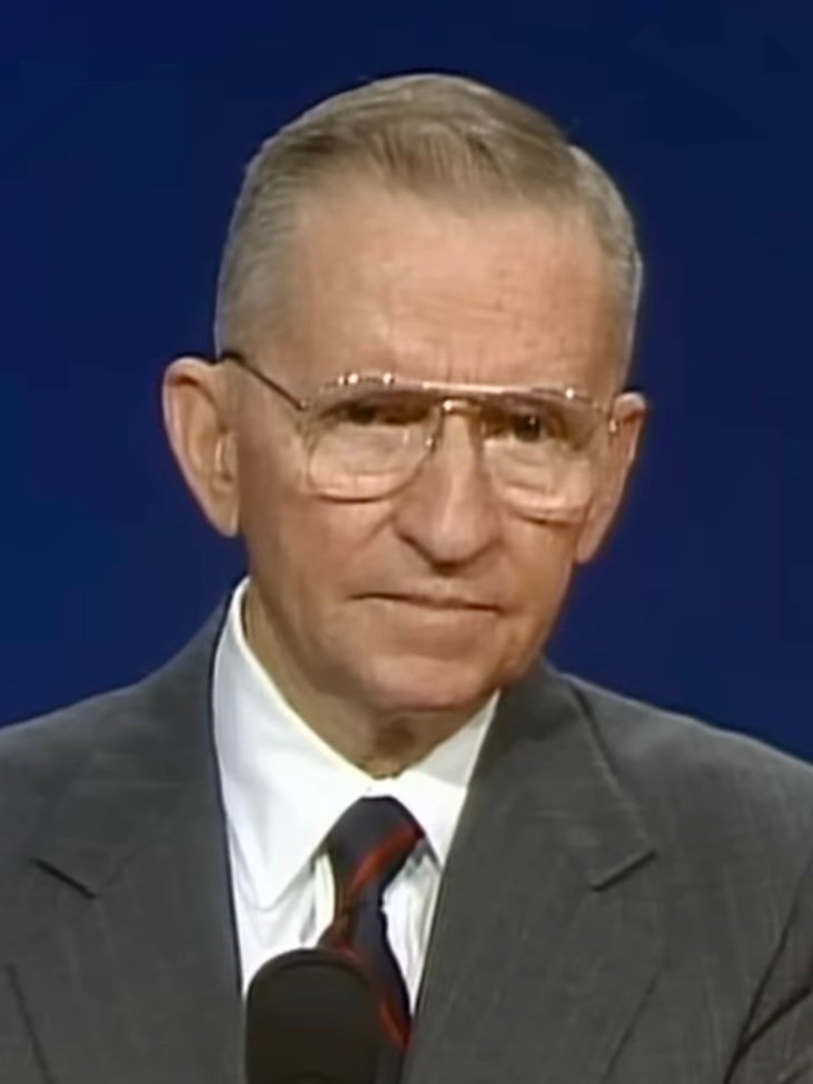 Ross Perot Shakes Up the System in 1992 (image credits: wikimedia)