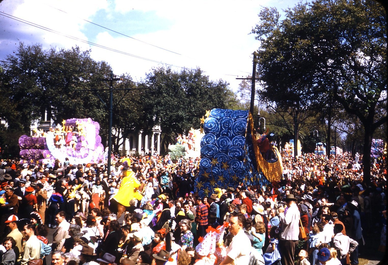 2. Mardi Gras (New Orleans) (image credits: wikimedia)