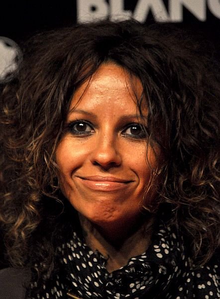 Linda Perry: The Empowerment Anthem Creator (image credits: wikimedia)